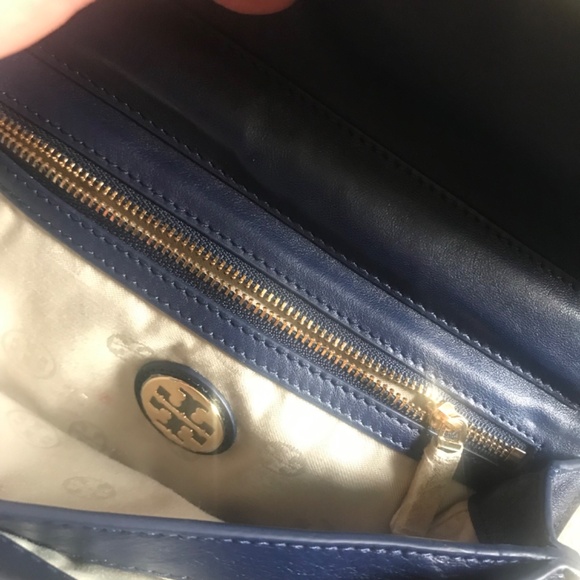 Tory Burch Crossbody Clutch Bag Navy Blue Gloria Suede turnlock embossed gold - Picture 13 of 16
